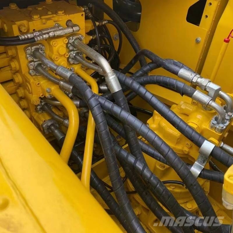 Komatsu PC 200 대형 굴삭기 29톤 이상