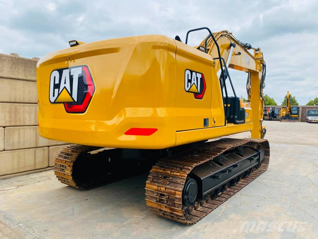 CAT 330 Roomikekskavaatorid