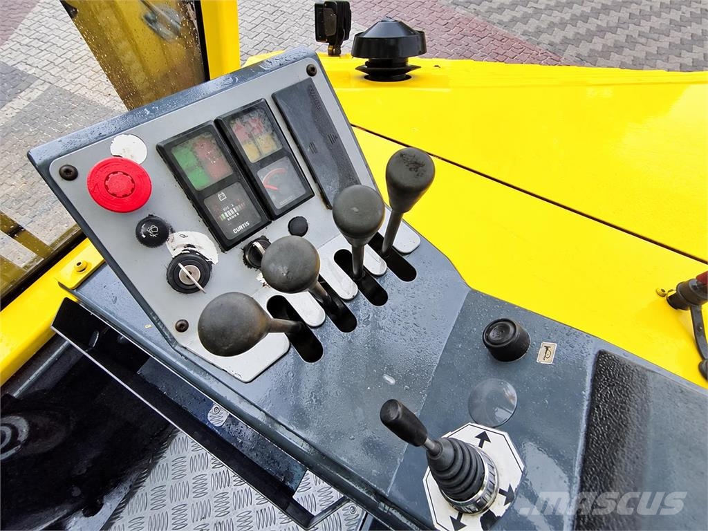 Combilift CB4000 Viljuškari sa 4-stranskim dohvatom