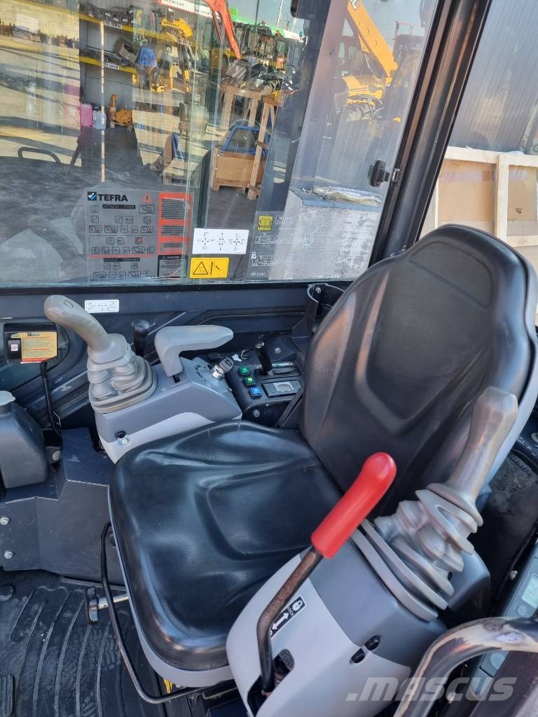 Hitachi Zaxis 26U Mini kotrók < 7t