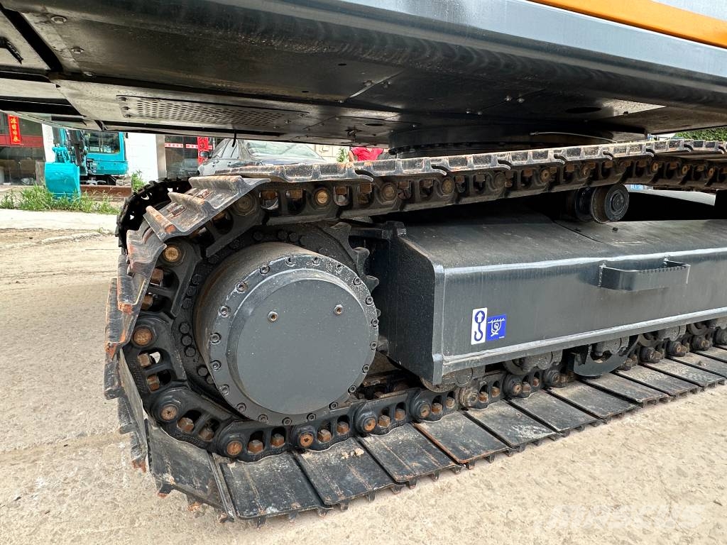 Hyundai 305LC-9T 3000 units excavators in stock Bagri goseničarji