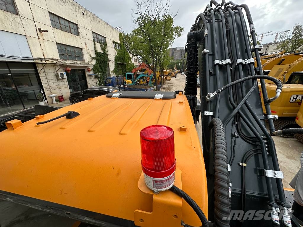 Hyundai 305LC-9T 3000 units excavators in stock Bagri goseničarji