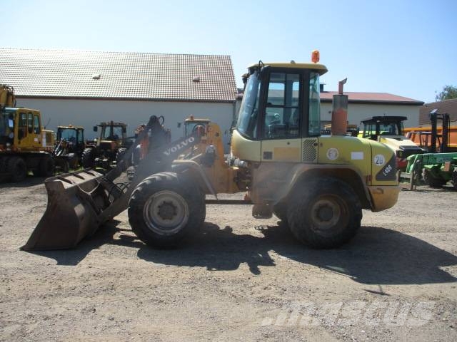 Volvo L 40 B 30 32 35 45 Gumikerekes homlokrakodók