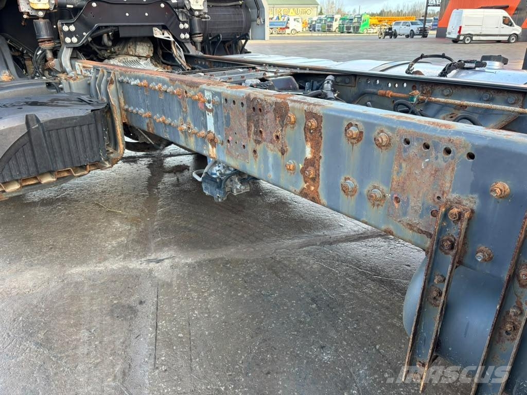 DAF XF 510 6x2 CHASSIS L=7687 mm شاحنات بمقصورة وهيكل