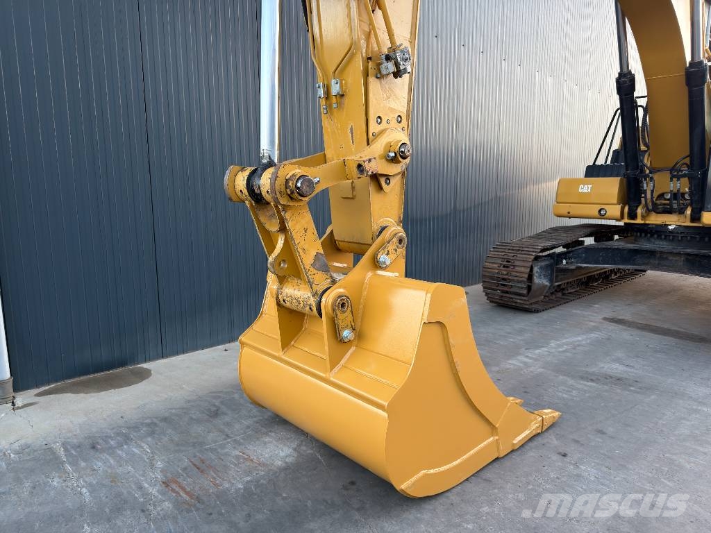 CAT 330 07B Paletli ekskavatörler