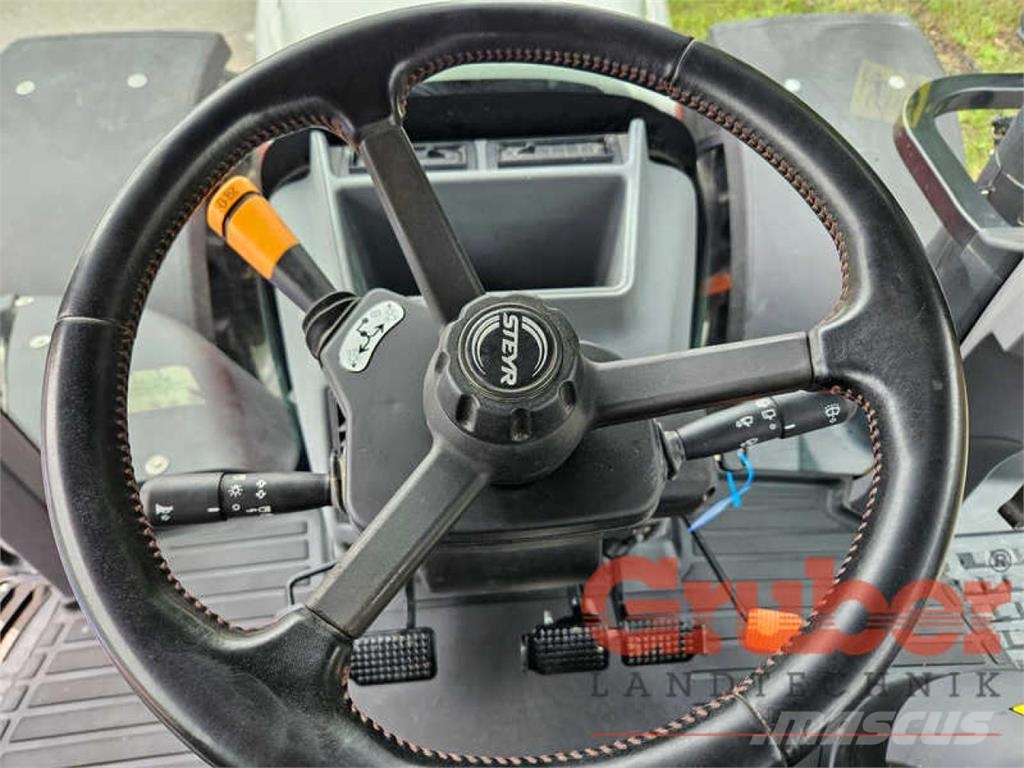 Steyr Terrus CVT 6300 曳引機