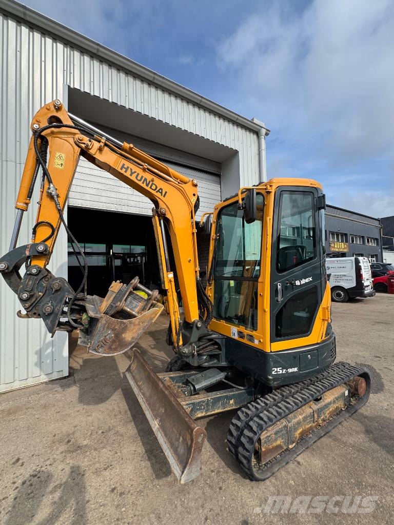 Hyundai R25Z-9AK حفارات صغيرة أقل من 7 طن (حفارات صغيرة)