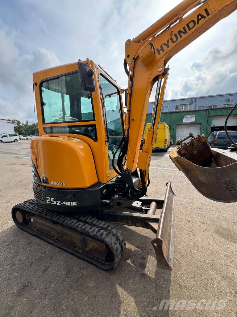 Hyundai R25Z-9AK حفارات صغيرة أقل من 7 طن (حفارات صغيرة)