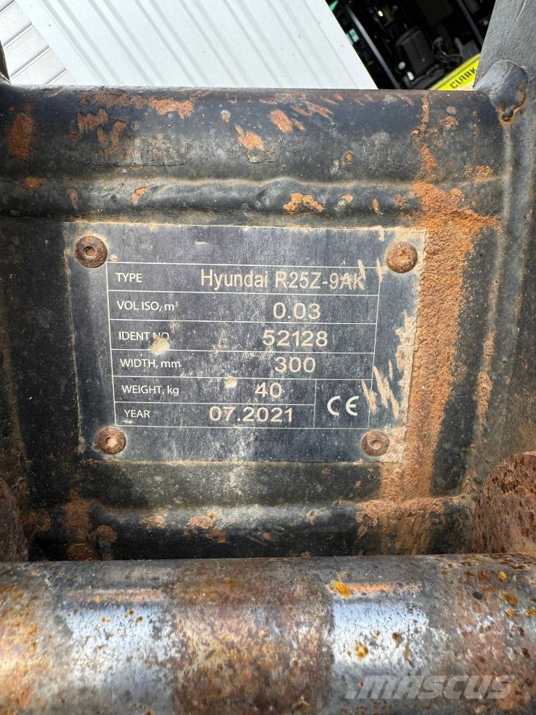 Hyundai R25Z-9AK حفارات صغيرة أقل من 7 طن (حفارات صغيرة)