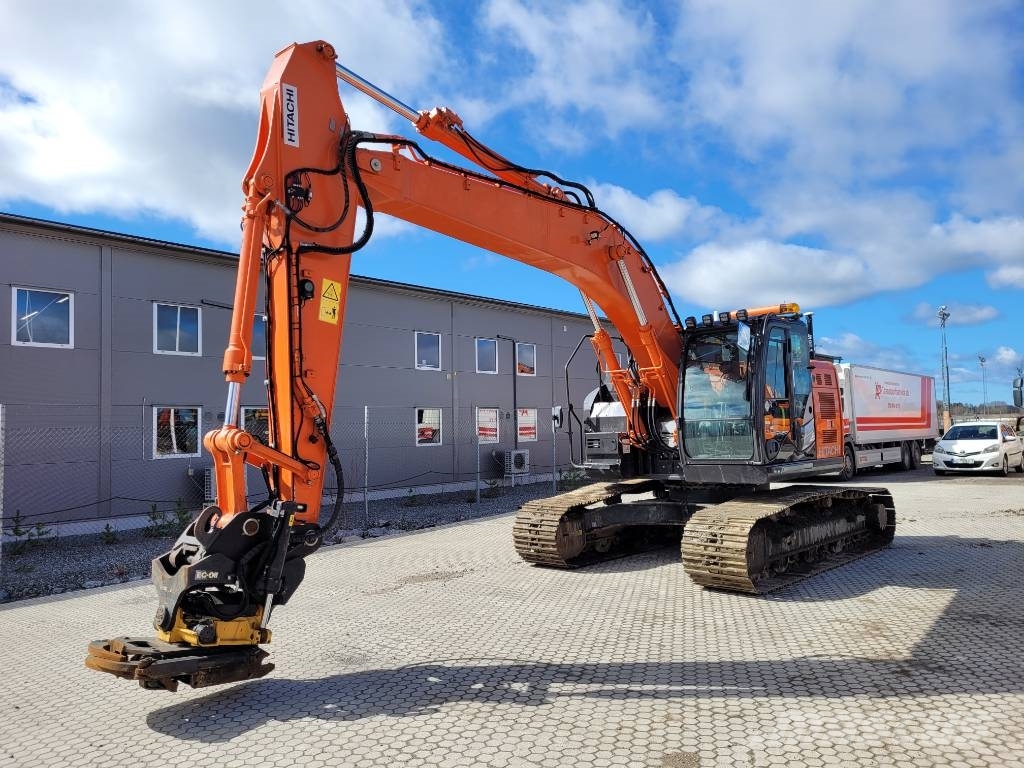 Hitachi ZX 225 US LC - 6 , UTHYRES 履带挖掘机