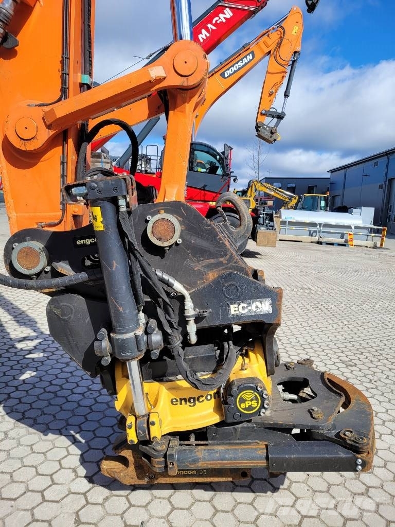 Hitachi ZX 225 US LC - 6 , UTHYRES 履带挖掘机
