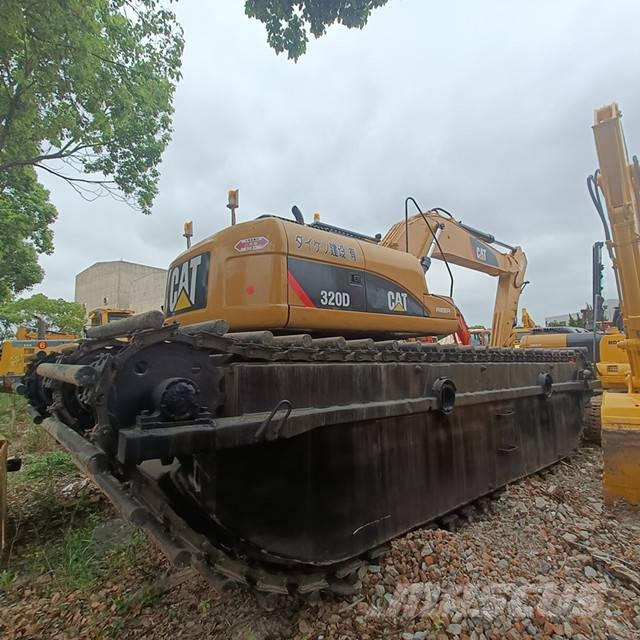 CAT 320 水陆两栖挖掘机