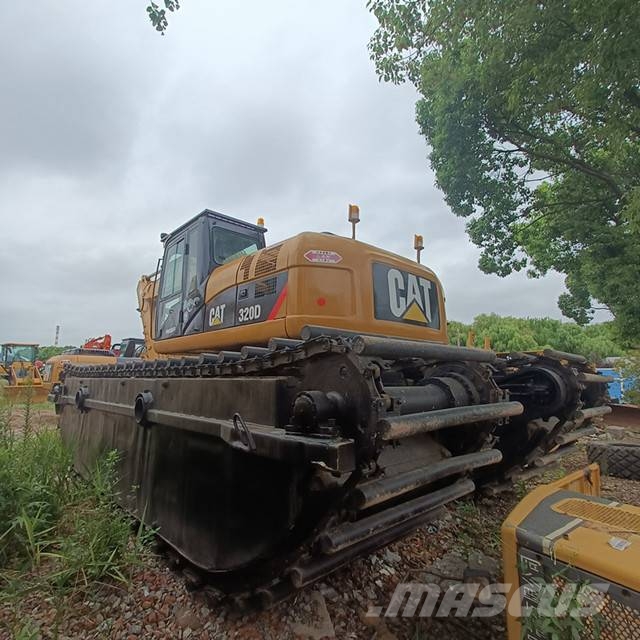 CAT 320 水陆两栖挖掘机