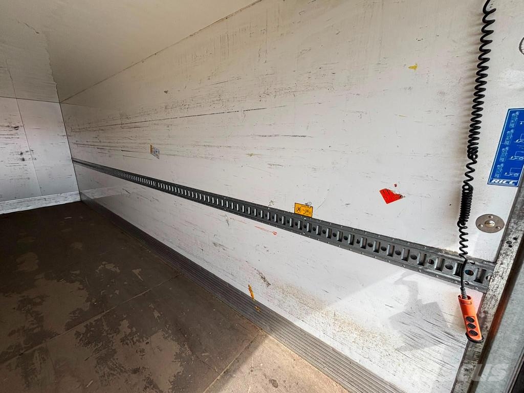 Mercedes-Benz Atego 1221 4x2 Box trucks