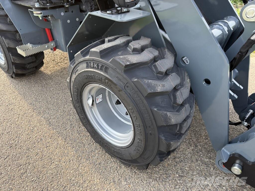 GiANT G1500 minishovel / kniklader NIEUW (vast dak, hoge Gumikerekes homlokrakodók