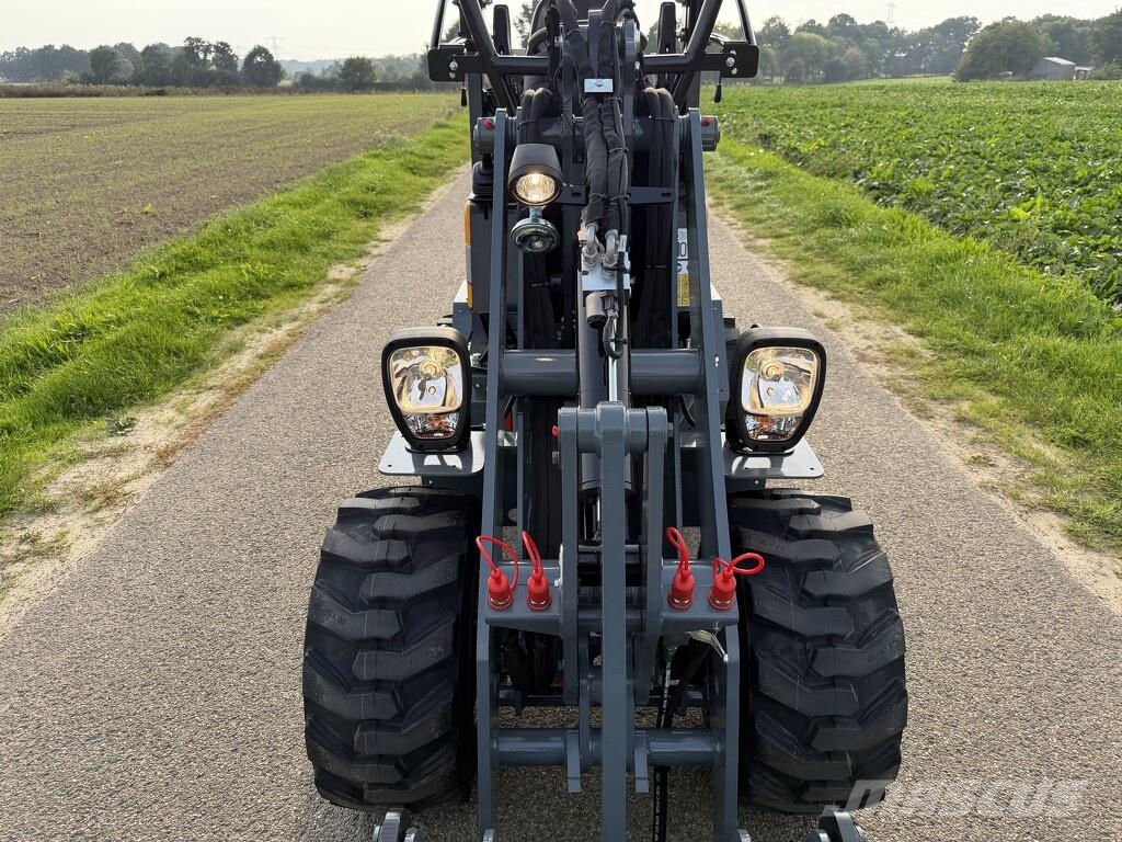 GiANT G1500 minishovel / kniklader NIEUW (vast dak, hoge Gumikerekes homlokrakodók