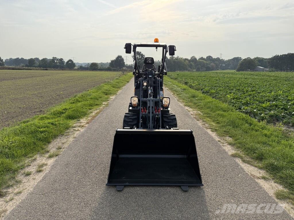 GiANT G1500 minishovel / kniklader NIEUW (vast dak, hoge Gumikerekes homlokrakodók