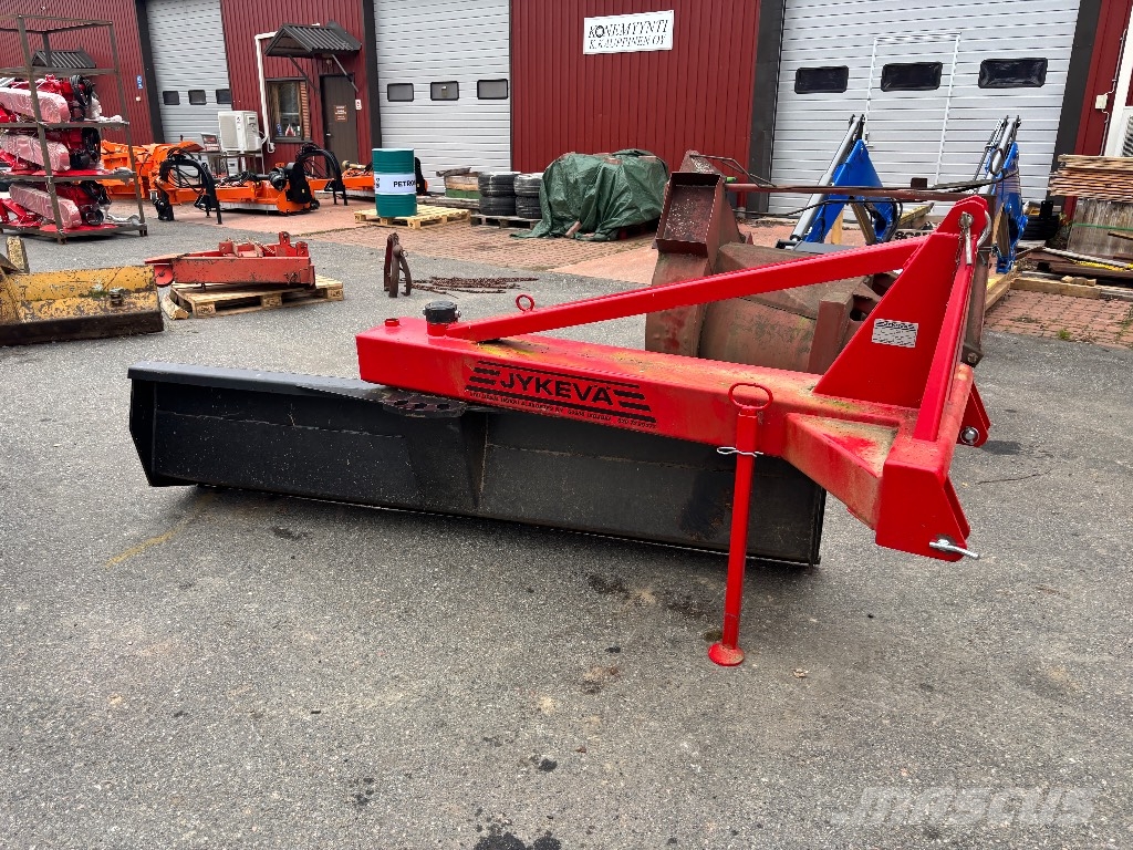 Jykevä J250 Takalana Rastras para caminos