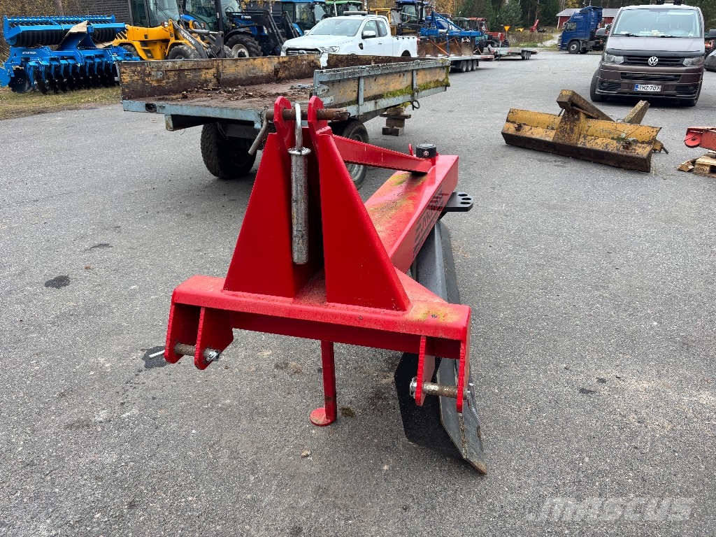 Jykevä J250 Takalana Rastras para caminos