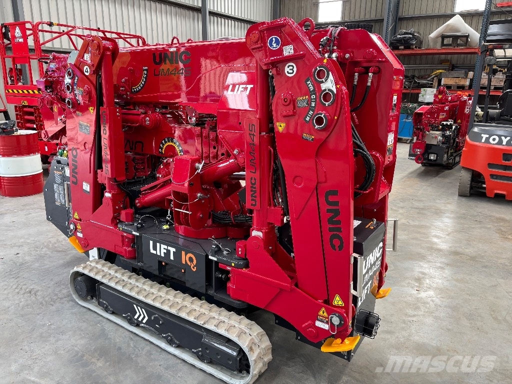 Unic UM 445 全路面起重機/吊車