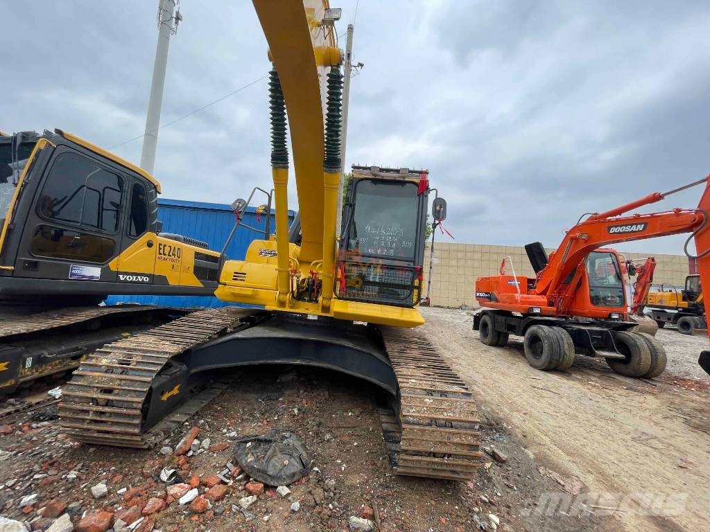 Komatsu PC 240 대형 굴삭기 29톤 이상