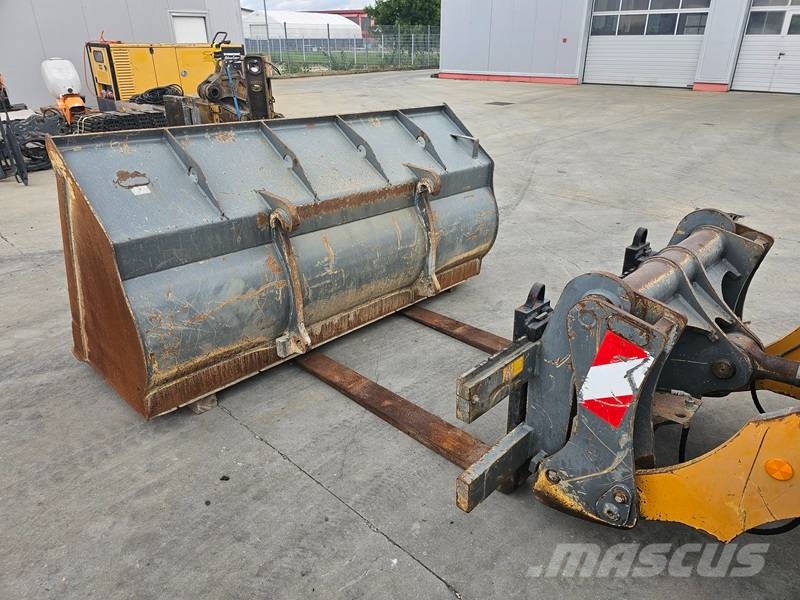 Liebherr L 528 40km/h Utovarivači na točkove