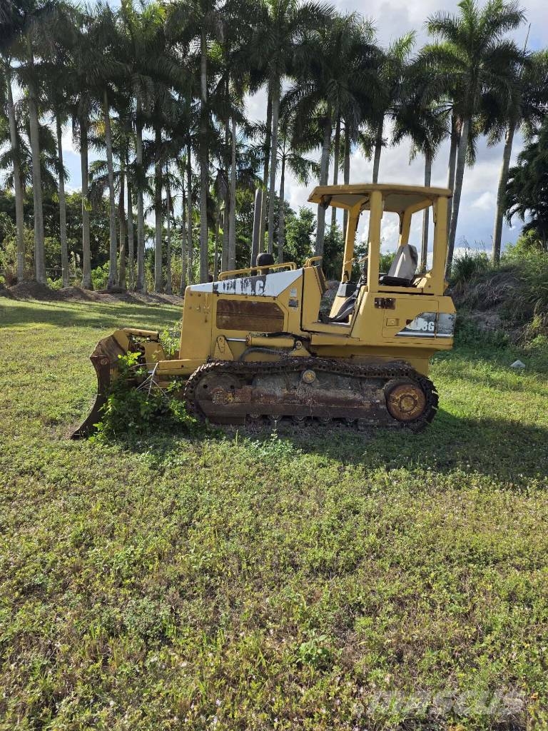 CAT D 3 G Гусеничні бульдозери