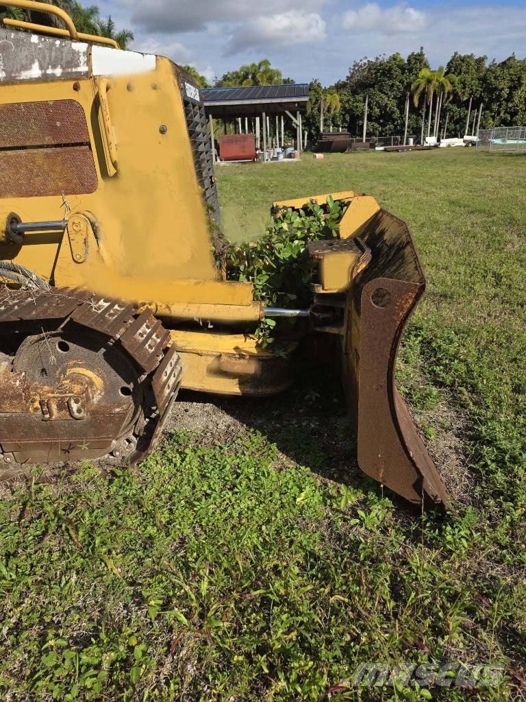 CAT D 3 G Гусеничні бульдозери