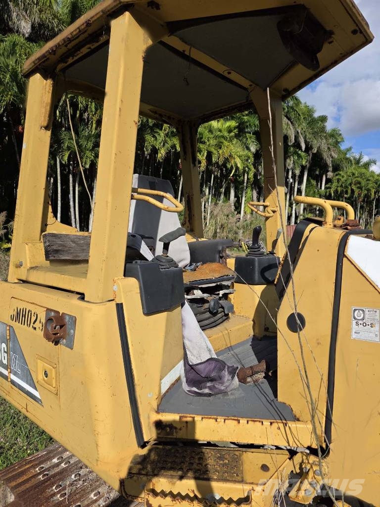 CAT D 3 G Гусеничні бульдозери