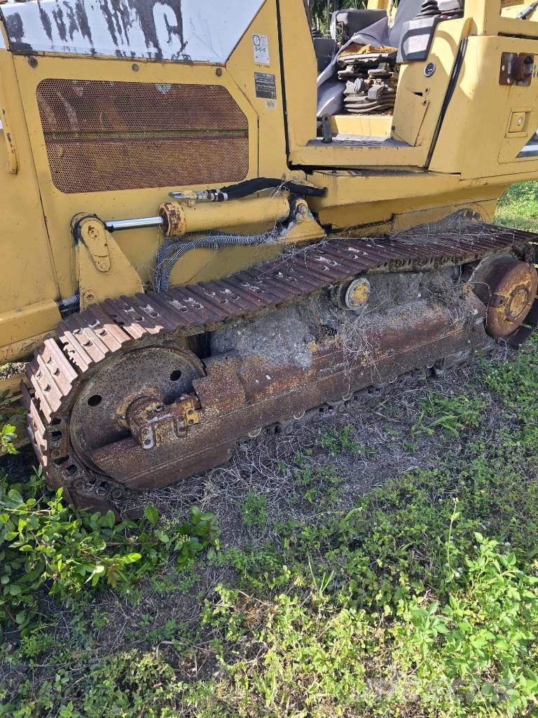 CAT D 3 G Гусеничні бульдозери