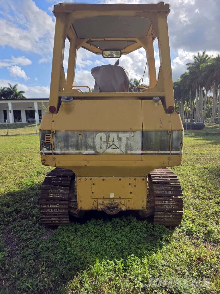 CAT D 3 G Гусеничні бульдозери