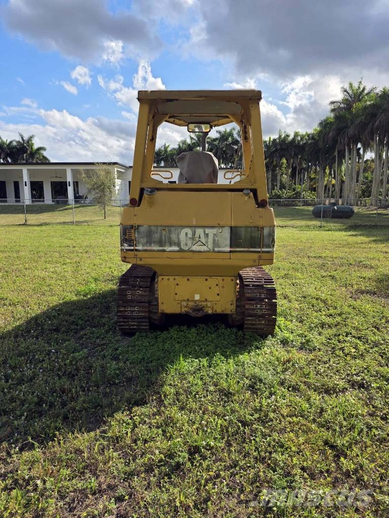 CAT D 3 G Гусеничні бульдозери