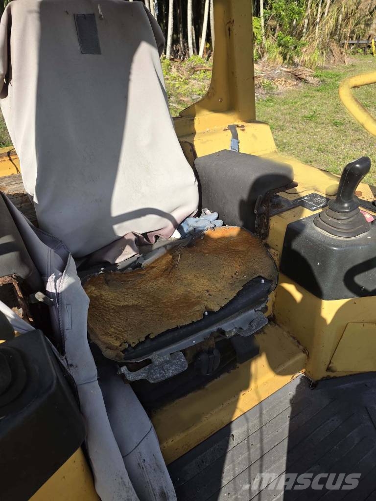 CAT D 3 G Гусеничні бульдозери