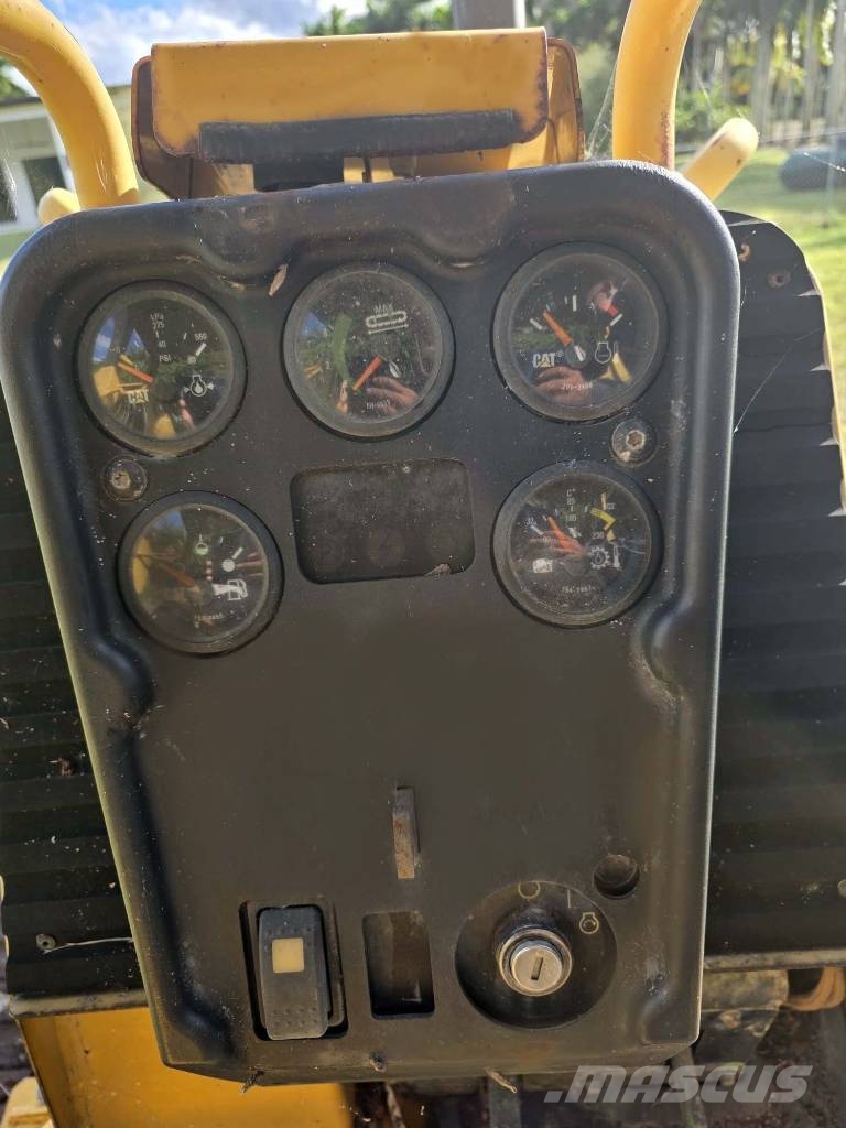 CAT D 3 G Гусеничні бульдозери