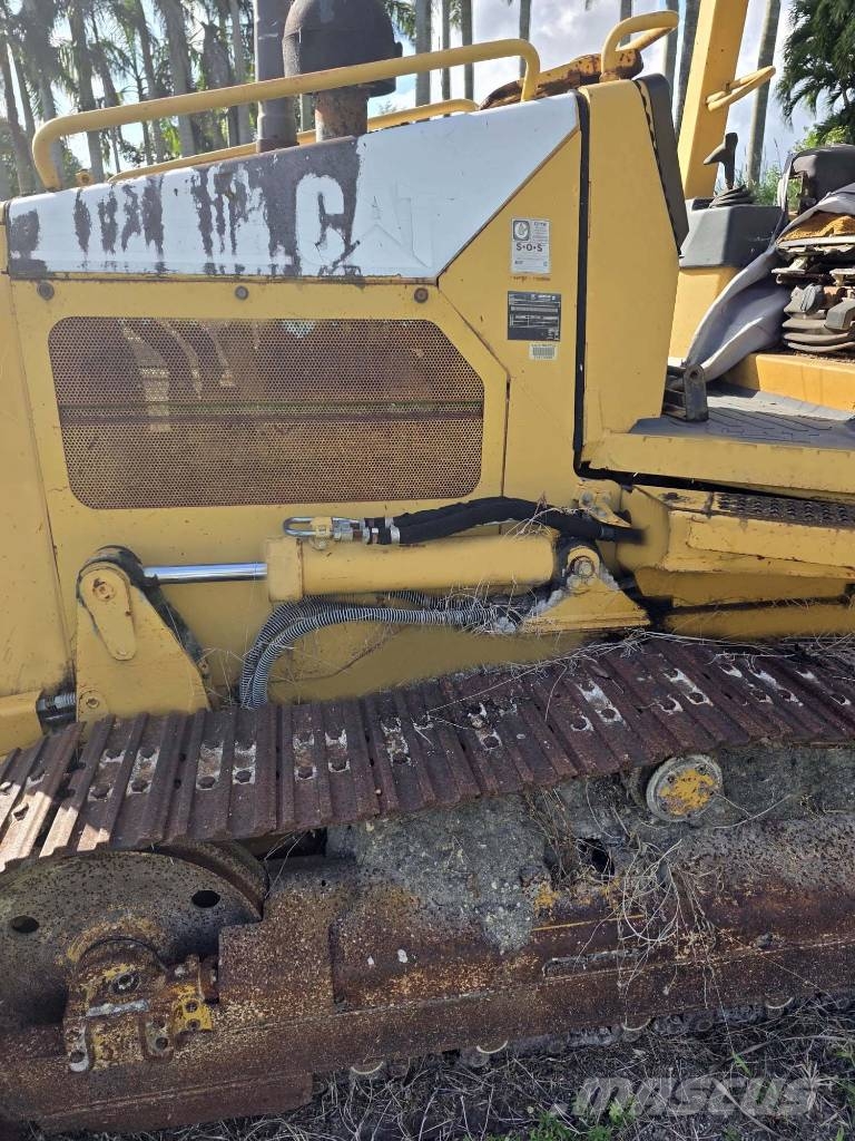 CAT D 3 G Гусеничні бульдозери