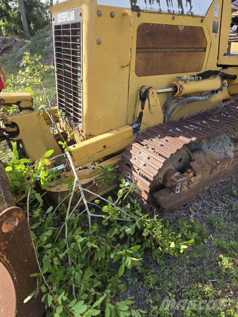 CAT D 3 G Гусеничні бульдозери