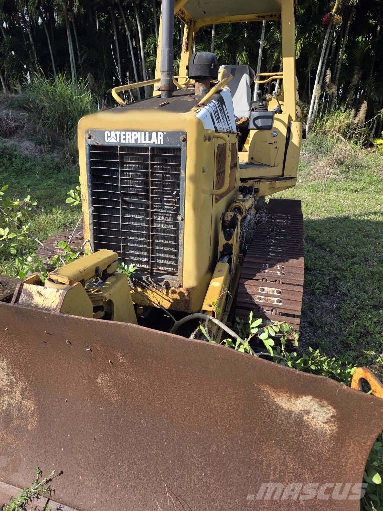 CAT D 3 G Гусеничні бульдозери