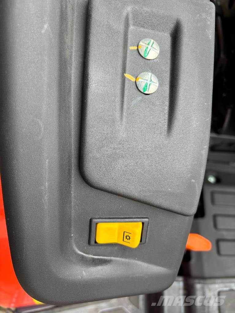 Kubota EK 1-261 Hydrostaat Taajamatraktorit