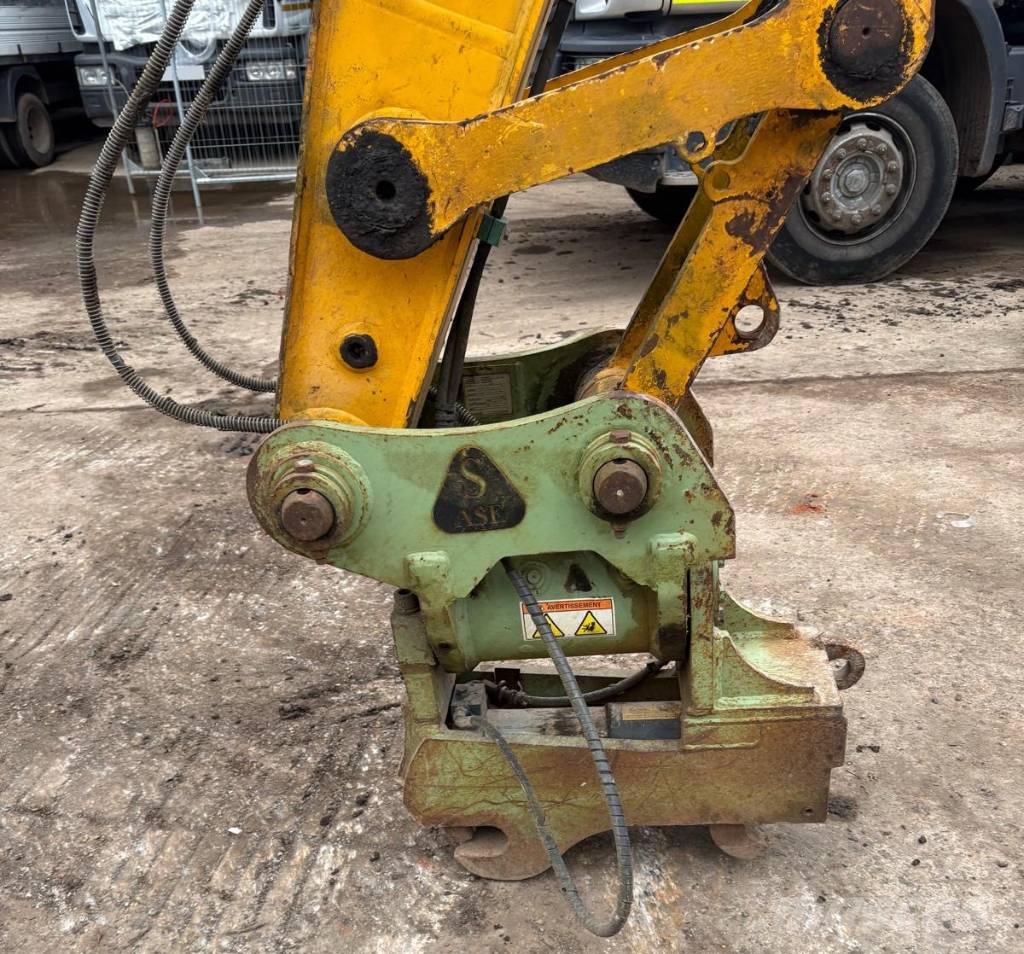 JCB JS130 LC Paletli ekskavatörler