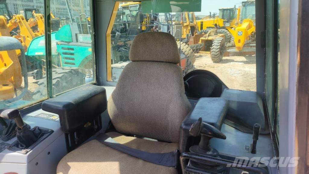 CAT D 5 K 履帶推土機