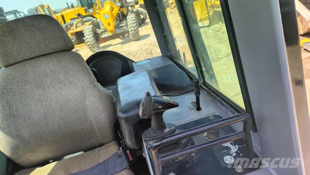 CAT D 5 K 履帶推土機