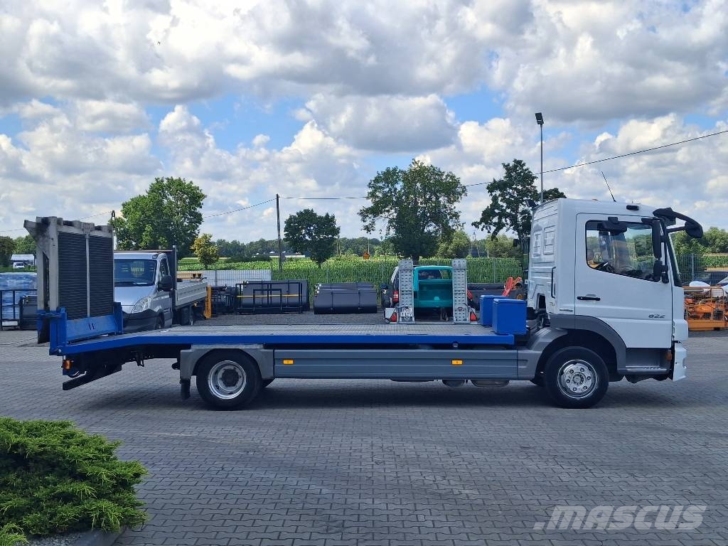 Mercedes-Benz Atego 822 Camiones portamaquinaria