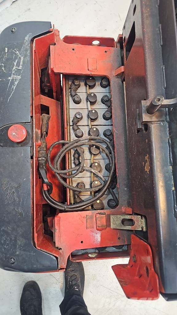 Linde L14 Pedestrian stacker