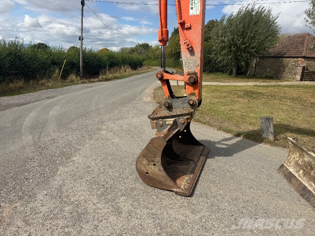 Hitachi ZX 135 US-6 Escavadeiras de esteiras