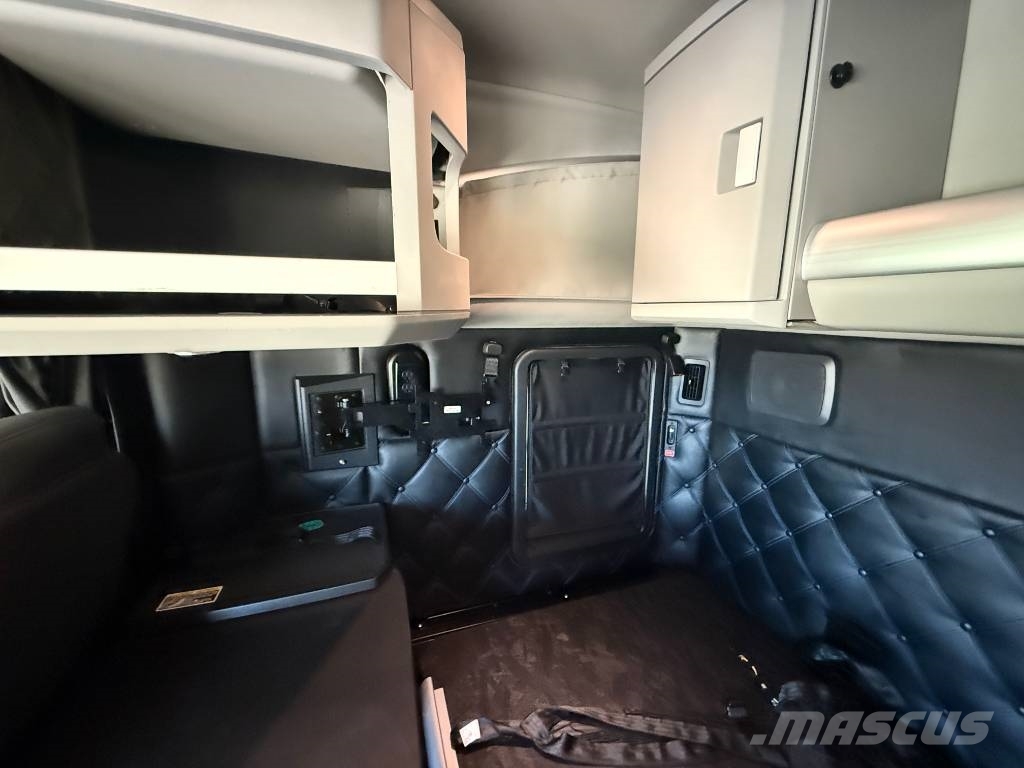 Kenworth W 990 وحدات الجر