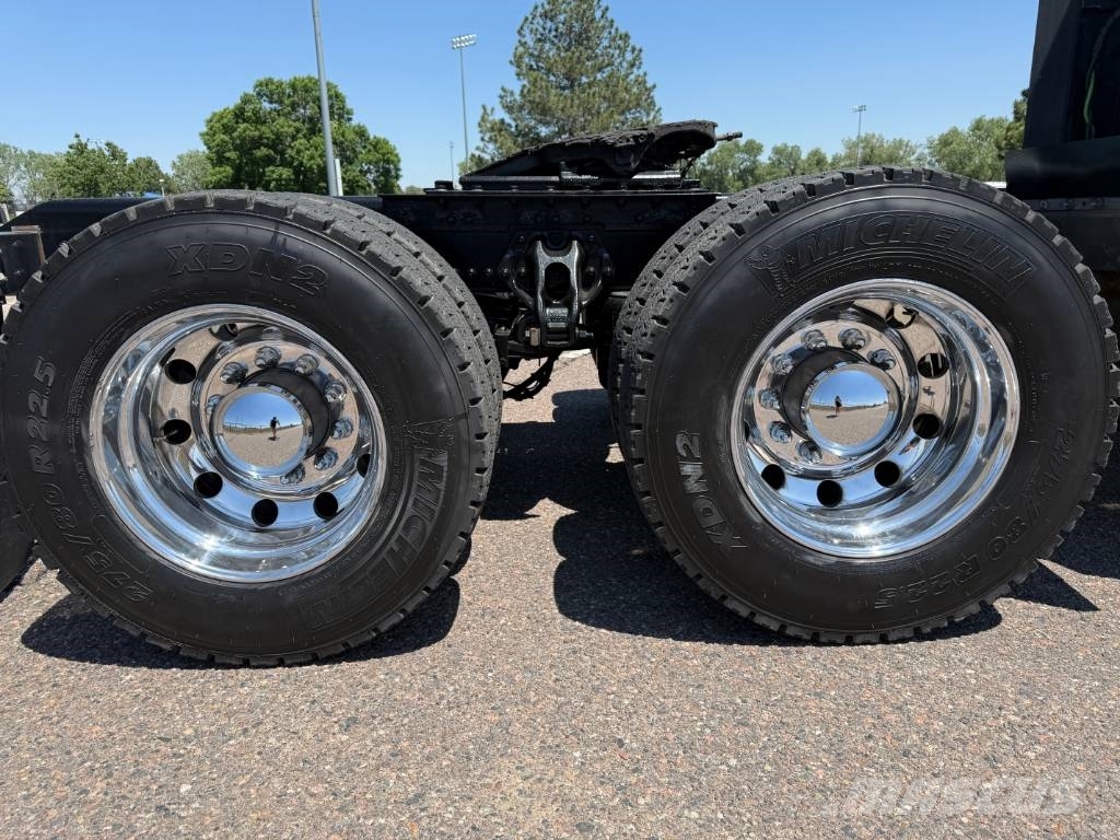 Kenworth W 990 وحدات الجر