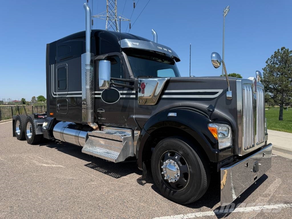 Kenworth W 990 وحدات الجر