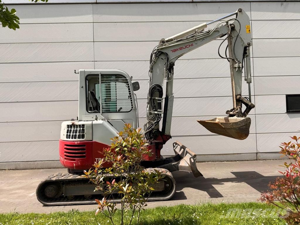 Takeuchi TB 153 FR Miniescavatori