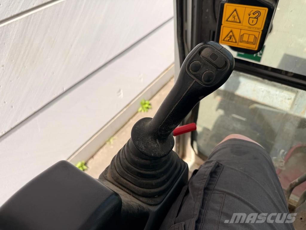 Takeuchi TB 153 FR Miniescavatori