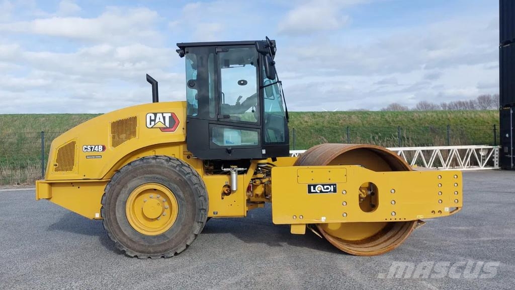 CAT CS74B Kiti volai